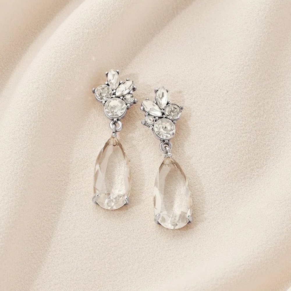 NWT- Olive & Piper Tuyet Drops Earrings